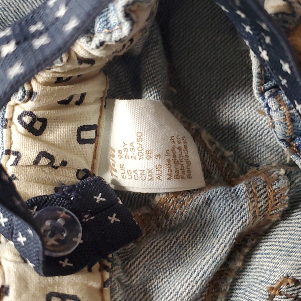EUC H&M boys distressed jeans size 2-3 yr old - Picture 6 of 8